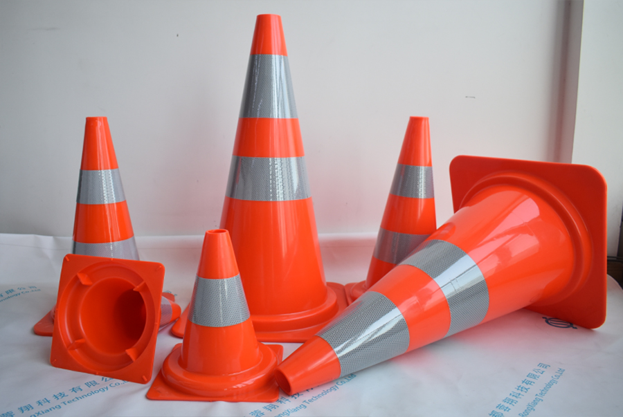 Дорожный конус для рынка Германии