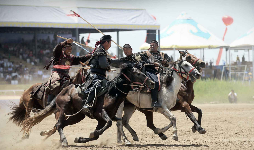 Наадам праздничный
