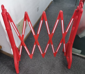 Пластиковый расширяемый барьер 